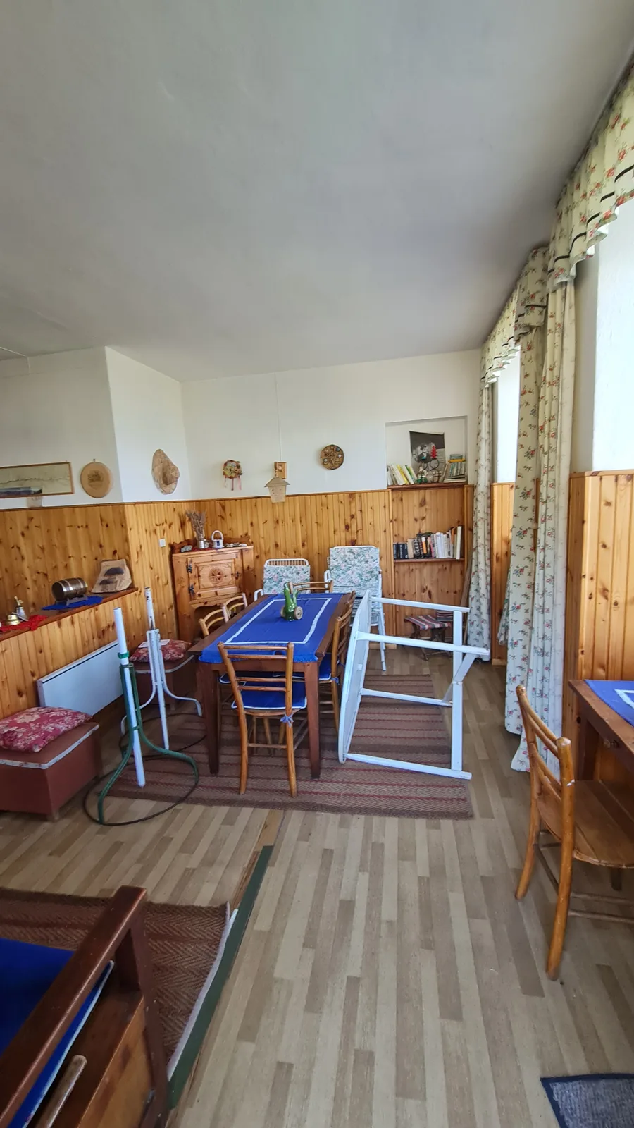 Tavolo in legno massiccio